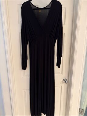 24/7 Comfort Apparel Black Long-Sleeve V-Neck Maxi Dress